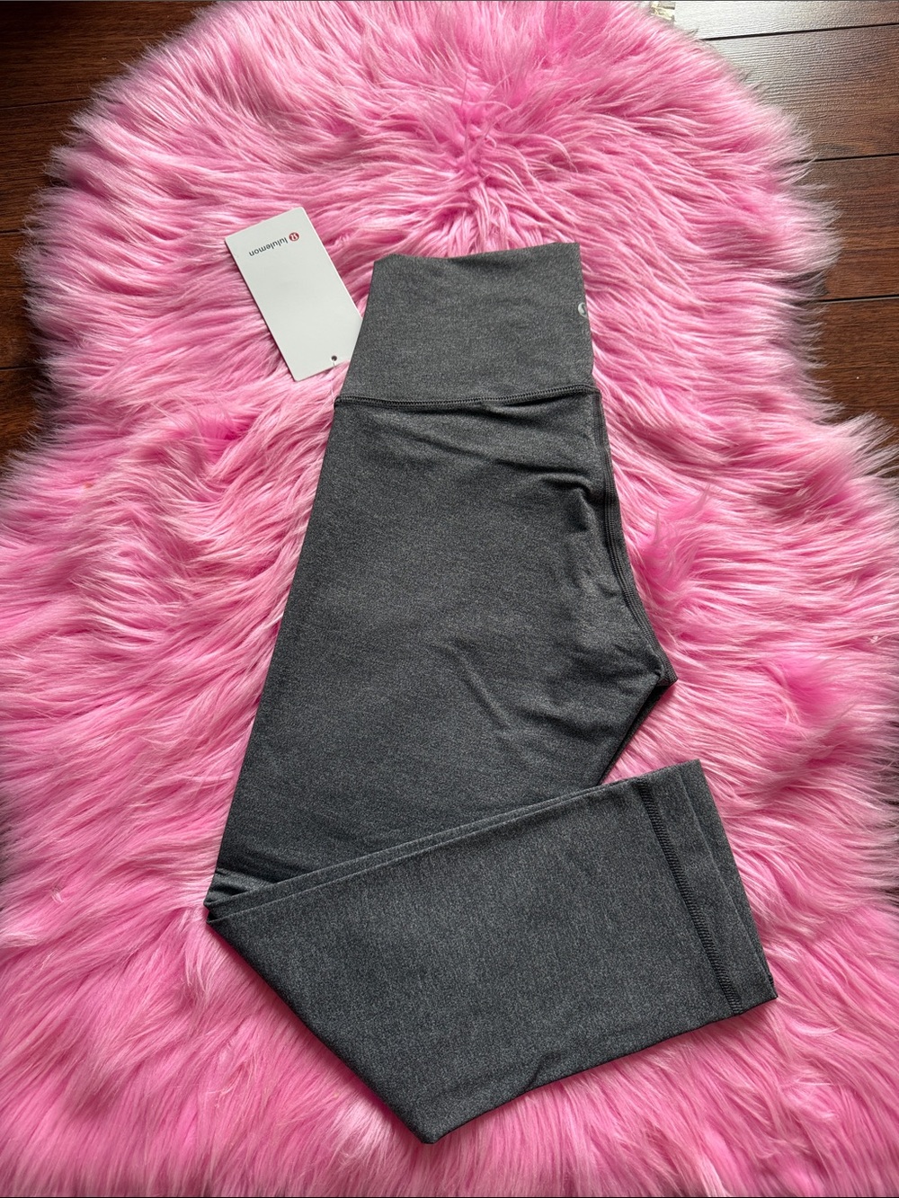 Size 8 Lululemon Wunder Under Crop (High-Rise) *Luxtreme 21"
Heathered Black